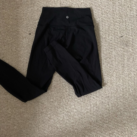 Black Wunder Under Lululemon leggings - Picture 2 of 2